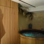 Insolite Avec Jacuzzi Privatif