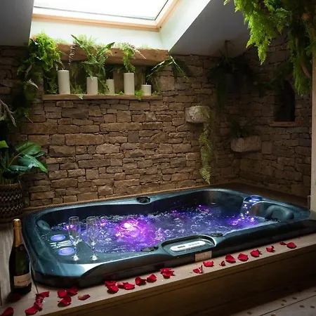 Apartment Insolite Avec Jacuzzi Privatif