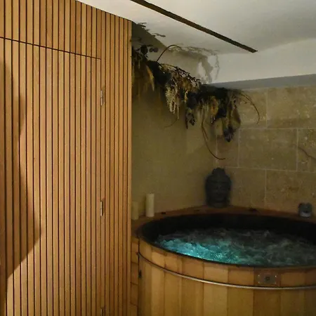 Insolite Avec Jacuzzi Privatif