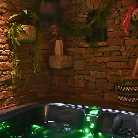 Insolite Avec Jacuzzi Privatif