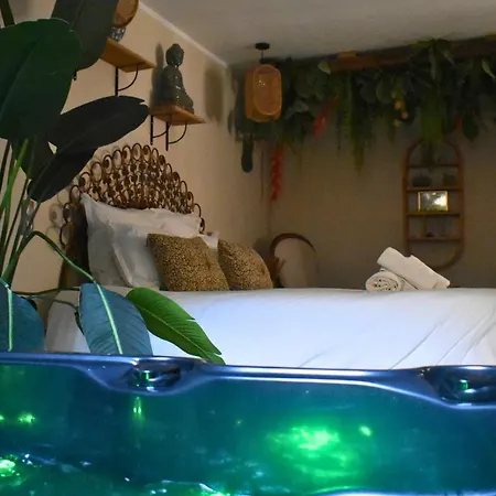 Insolite Avec Jacuzzi Privatif *