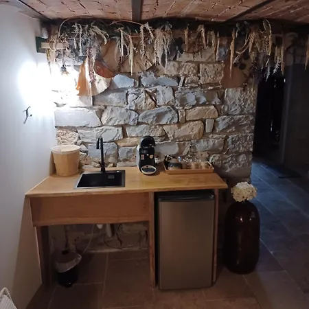 Апартаменты Insolite Avec Jacuzzi Privatif Мийо