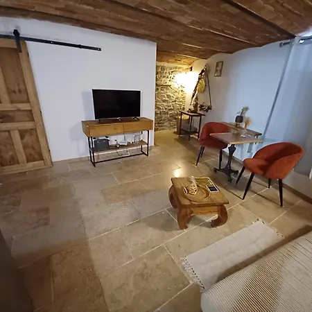 Appartement Insolite Avec Jacuzzi Privatif *