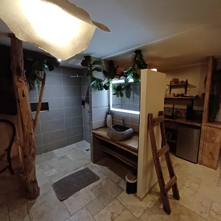 Insolite Avec Jacuzzi Privatif Апартаменты *